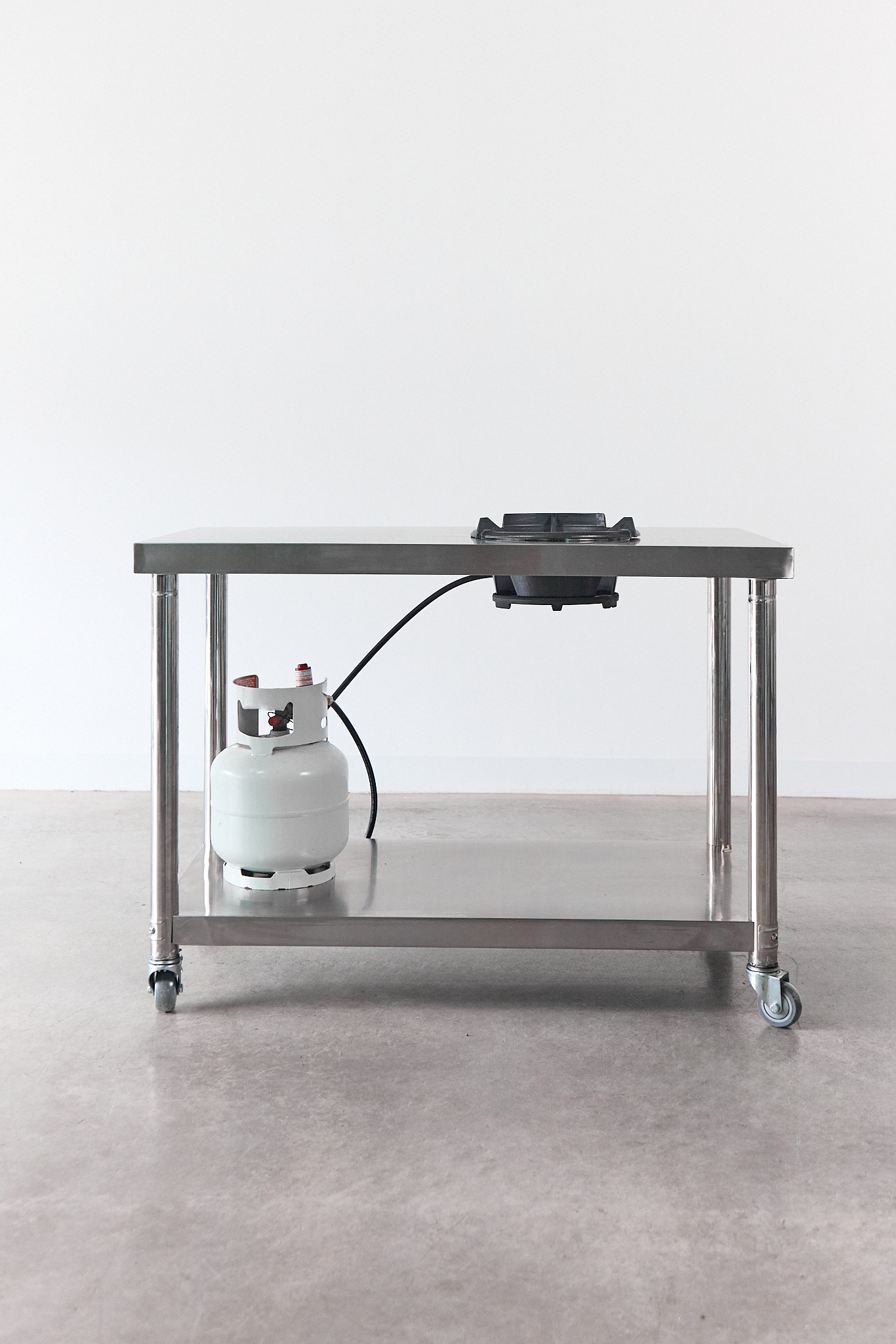 Stainless steel bench and high pressure burner bundle