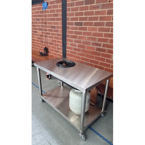 Stainless steel bench and high pressure burner bundle